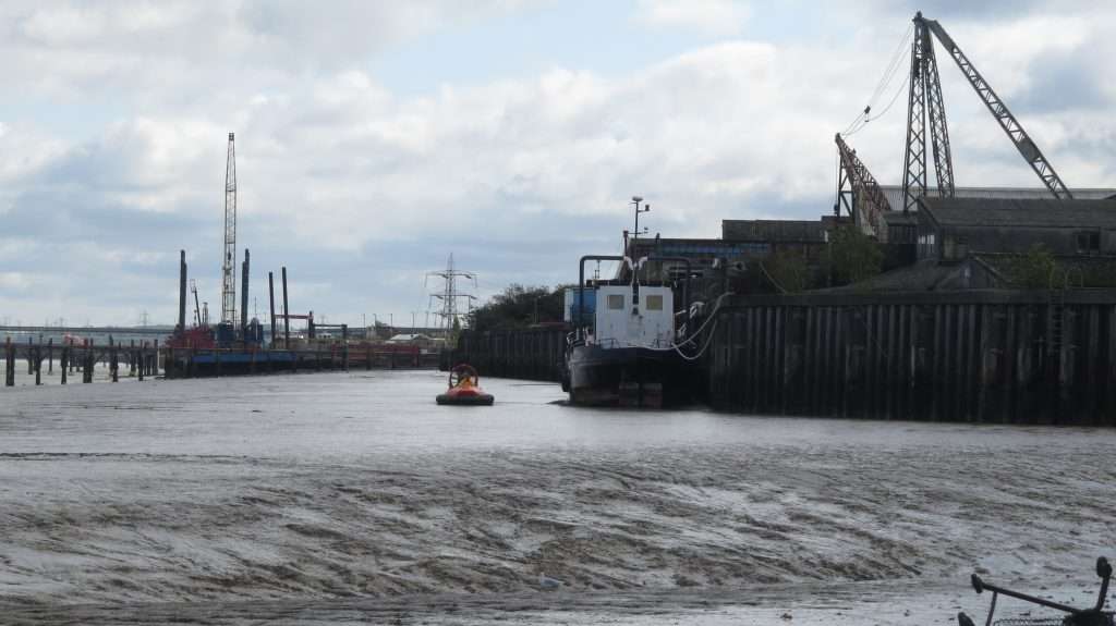 Hovercraft marine ecology survey of wharf infrastructure on banks of the Thames Estuary